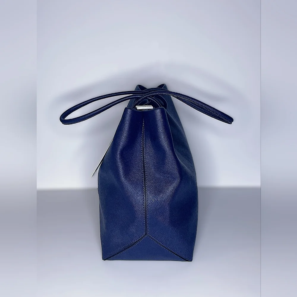 (Sold)Marc Jacobs Navy Blue Tote Bag - Picture 4 of 10